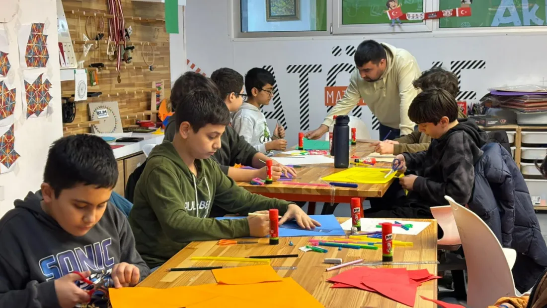 BİLİM YUNUSEMRE ARA TATİLDE BİNLERCE ÖĞRENCİYİ AĞIRLADI