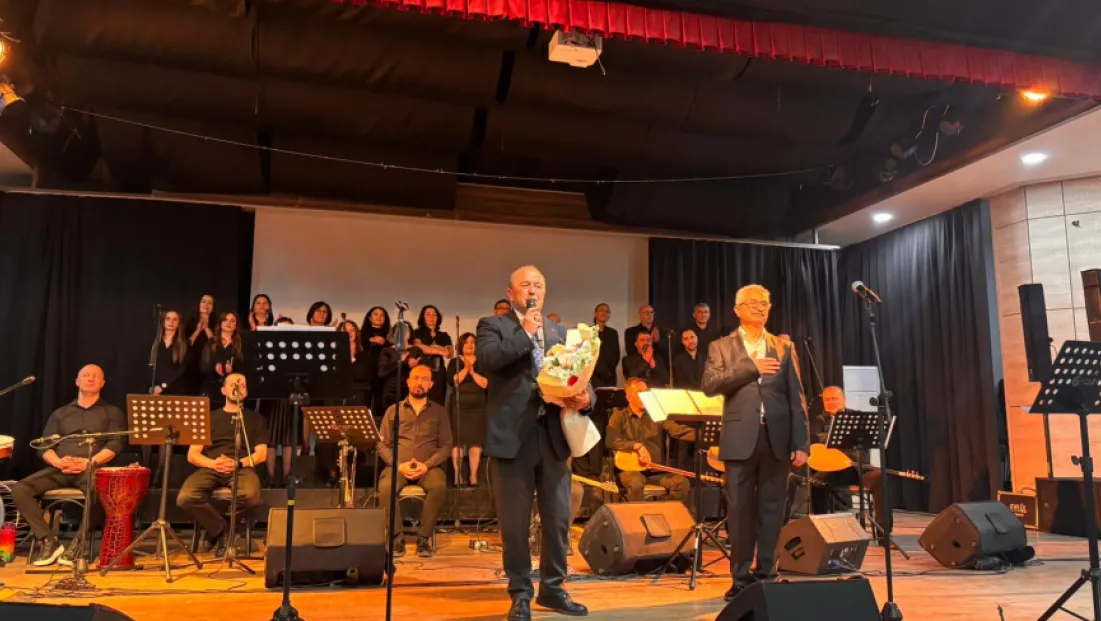 ‘ATATÜRKÜLER’ YUNUSEMRE’DE MÜZİKSEVERLERLE BULUŞTU