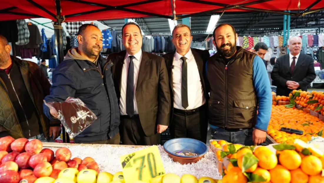 Başkan Dutlulu Perşembe Pazarı’nda Esnafla Bir Araya Geldi