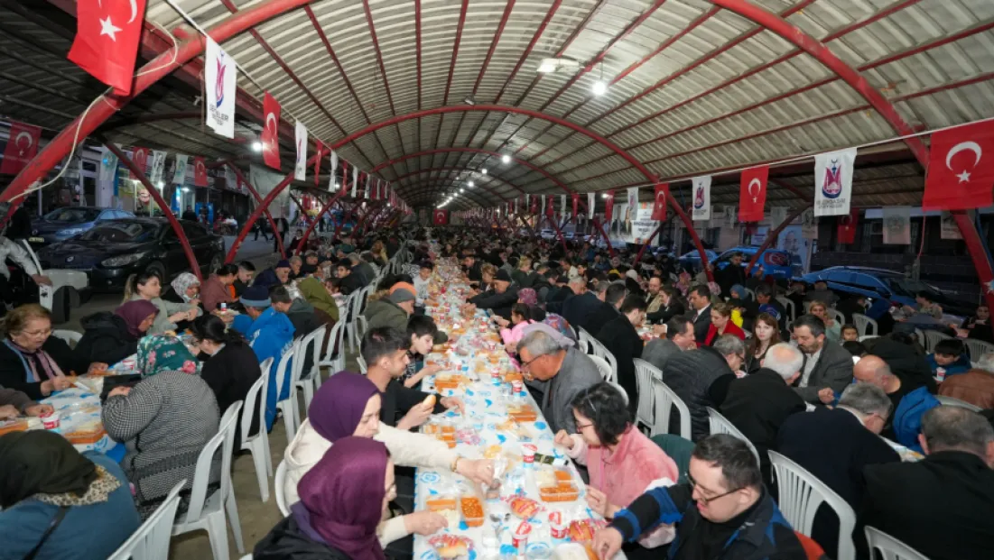 Büyükşehir’in İftar Sofrası Alaybey’de Kuruldu
