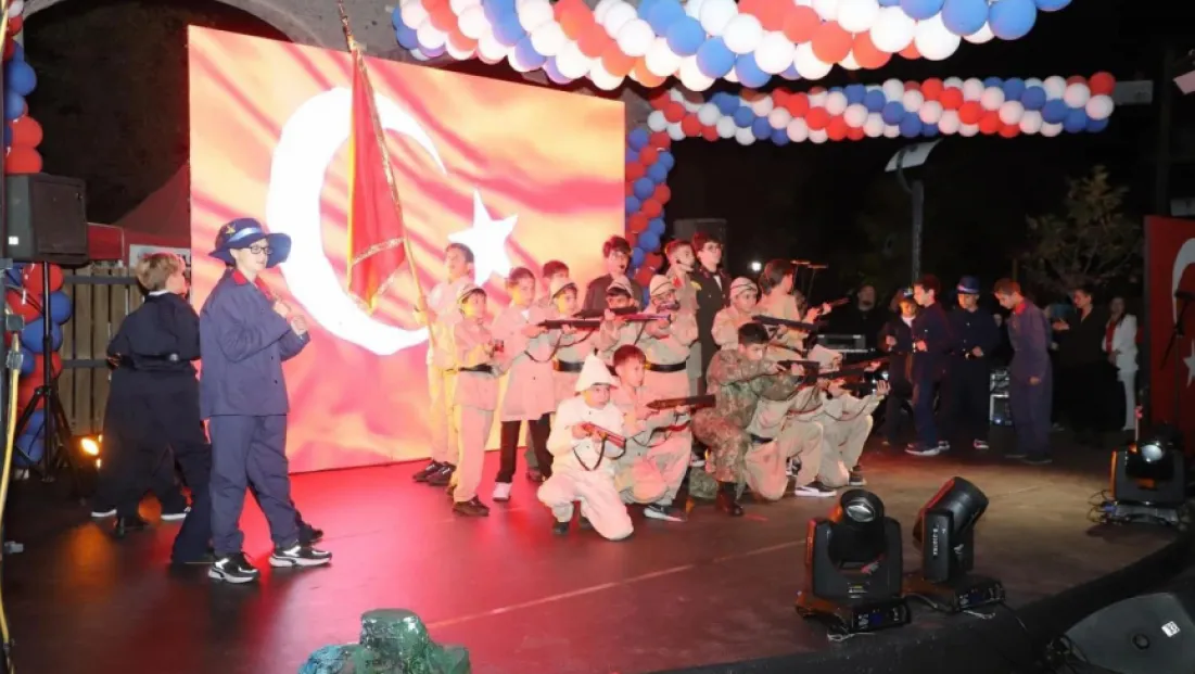 Cumhuriyet Bayramı Coşkusu Turgutlu Bahçeşehir Koleji’nde Yaşandı