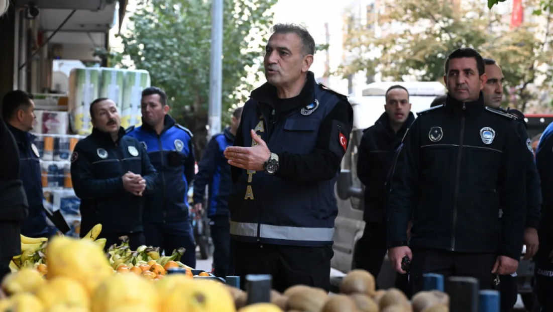 Manisa’da Kaldırımlar Vatandaşa Geri Veriliyor