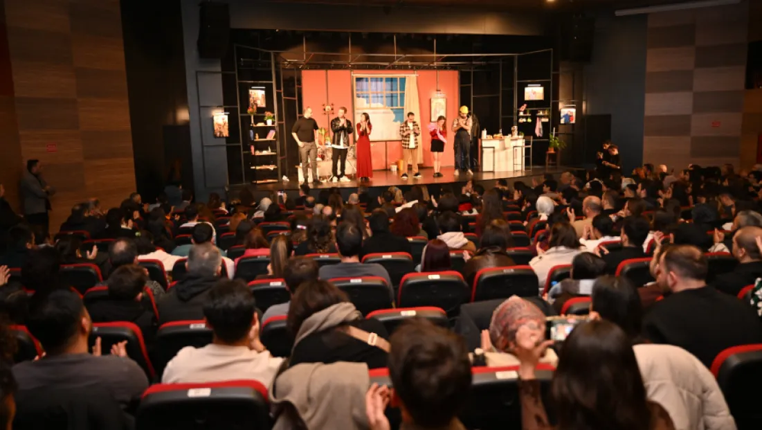 ‘Şiddetli Geçimsizlik’ Dünya Prömiyerini Manisa’da Yaptı