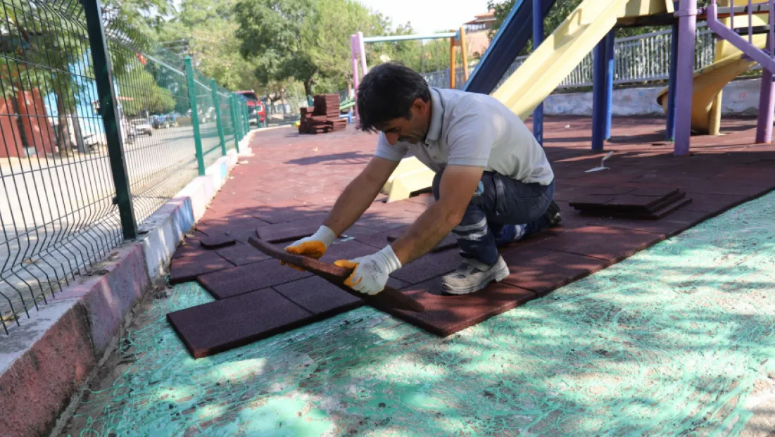 Turgutlu Belediyesi Park ve Bahçeler Müdürlüğü Ekiplerinden Yoğun Mesai
