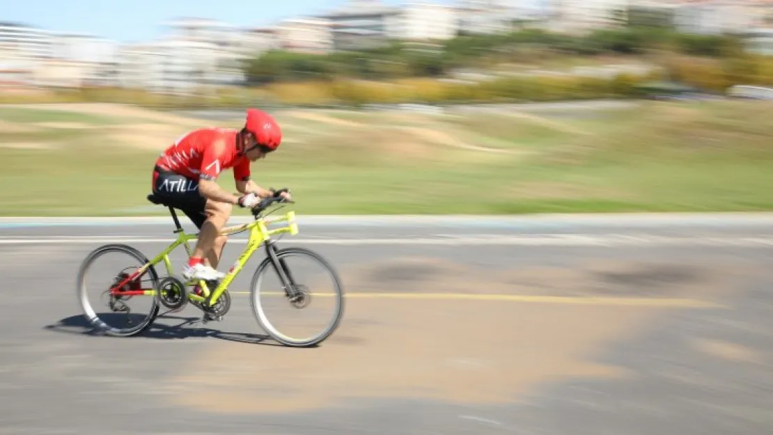 200 kilometre hıza ulaşmak için pedal çevirecek