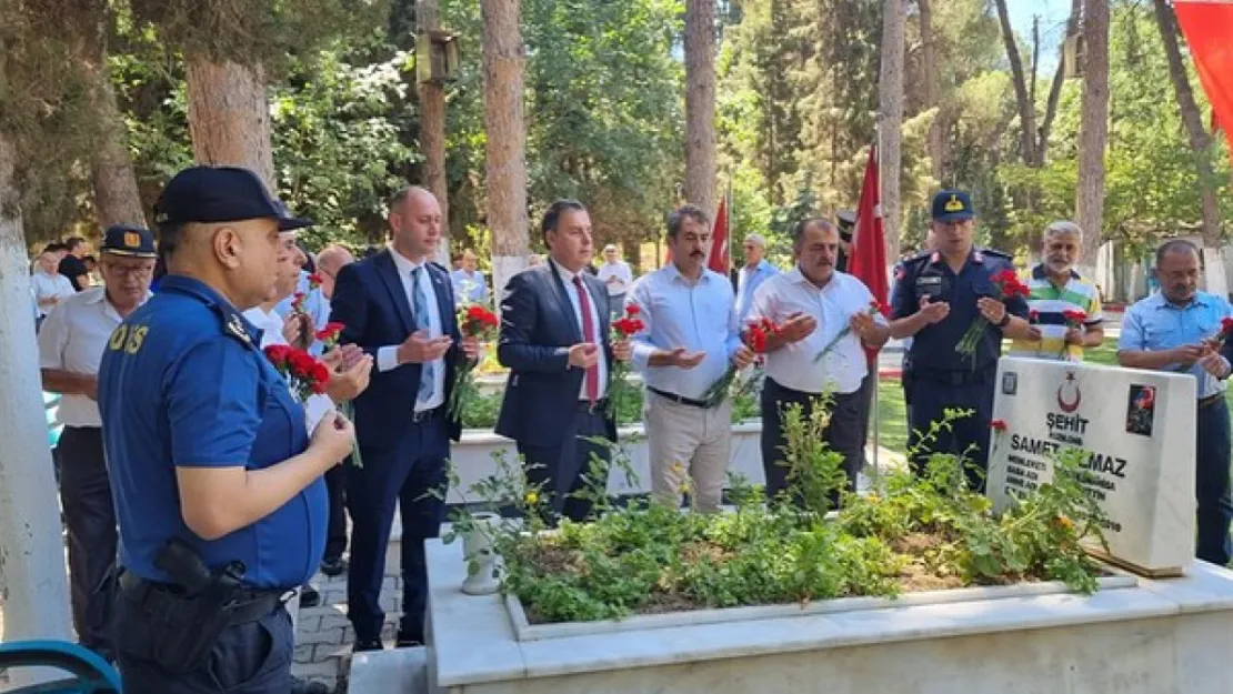 15 Temmuz Demokrasi Ve Milli Birlik Gününde Şehitlik Ziyareti Yapıldı, Pazar Camiinde Mevlid-İ Şeriften Sonra Aşure Dağıtıldı