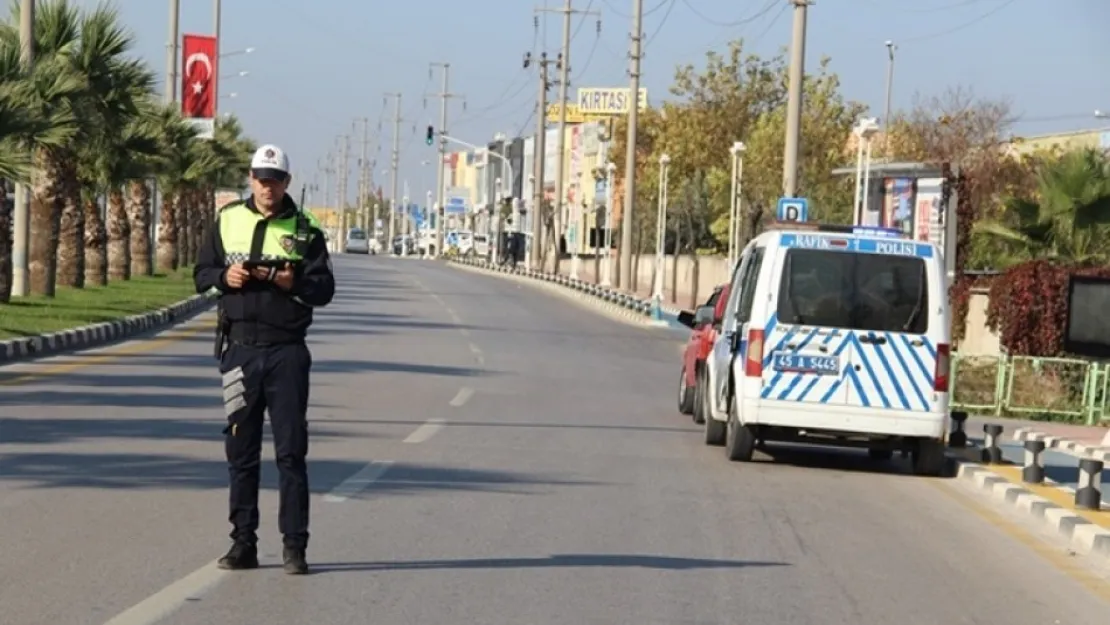 Seyir halinde  telefonla  konuşan sürücülere cezai  işlem