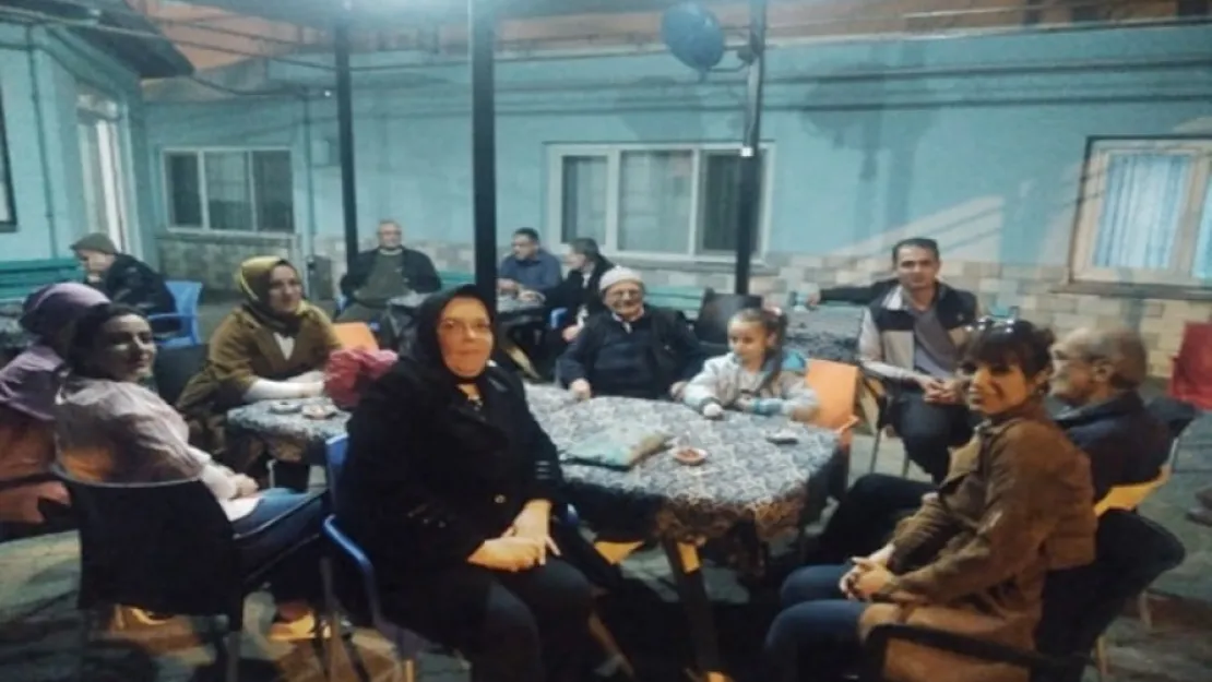 Kadın Muhtar adayından, huzurevine ziyaret