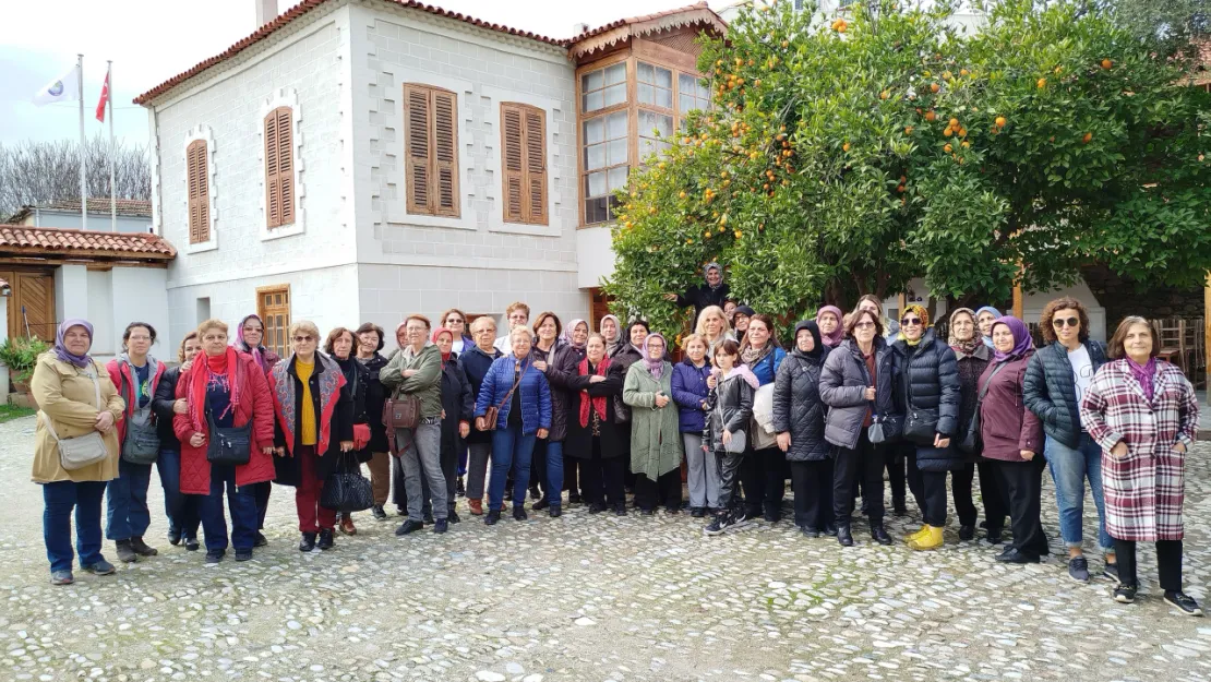 40 Kişilik Kadın Kafilesi Salihli'yi Adım Adım Gezdi