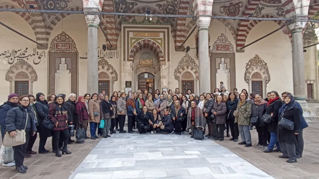 82 Kişilik Akhisarlı Kafile Manisa'yı Adım Adım Gezdi