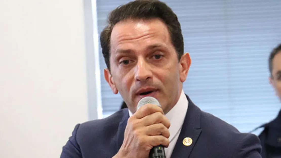 AKP'li Mücahit Birinci'den Özgür Özel'in sözlerine: 'Biri, sokak köpeklerini sokağa çıkarmakla tehdit ediyor'