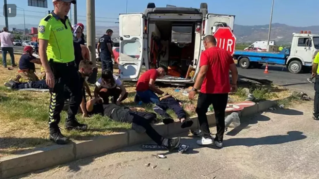 Alaşehir'de Yaşanan Zincirleme Kazada: 1'i Ağır 5 Yaralı