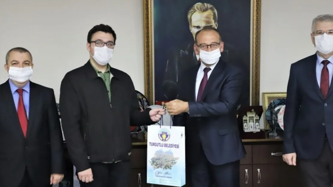 Başkan Akın TÜBİTAK Birincisi Ziya Yıldız'ı Konuk Etti