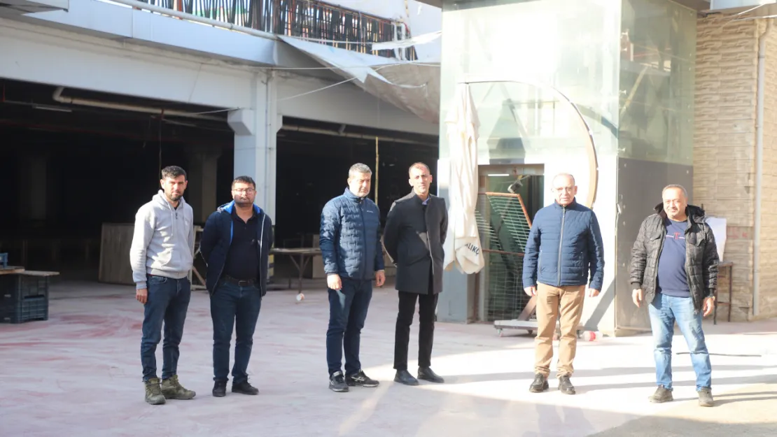 Başkan Çetin Akın ve Ekibi, Cumartesi Pazarı'ndaki Çalışmaları İnceledi