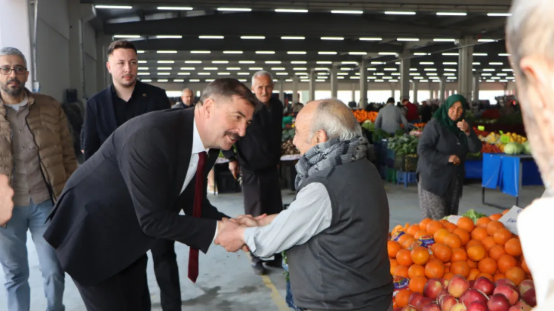 Başkan Dönmez, Pazar Esnafıyla Kucaklaştı