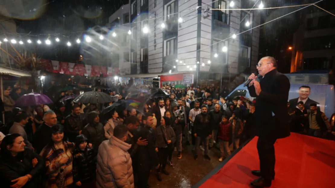 Başkan ve CHP'li Başkan Adayı Çetin Akın Yağmura Aldırmadan Halkıyla Buluştu