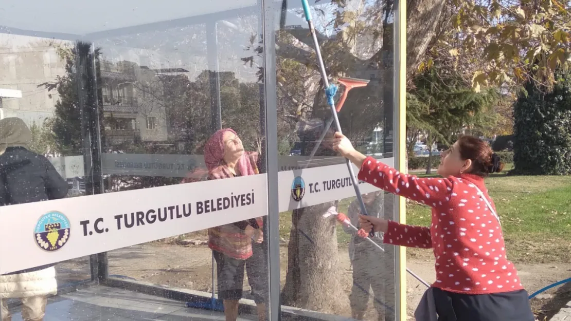 Bilinçsiz Kişiler Tarafından Zarar Gören Servis Bekleme Durakları Yenilendi