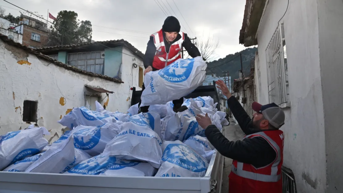 Binlerce Çuval Odun İhtiyaç Sahiplerine Dağıtılıyor