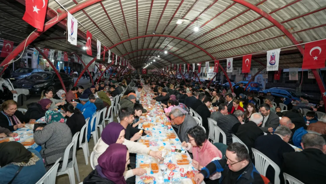 Büyükşehir'in İftar Sofrası Alaybey'de Kuruldu
