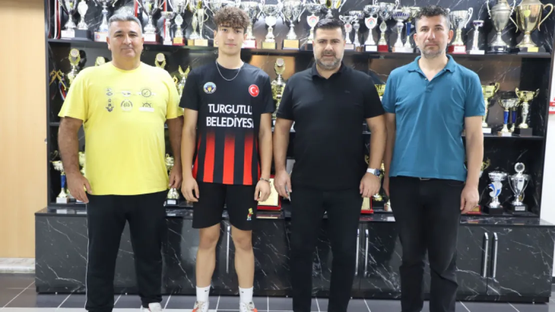 Erkek Voleybol Takımı Oyuncusu 1. Lig'e Transfer Oldu