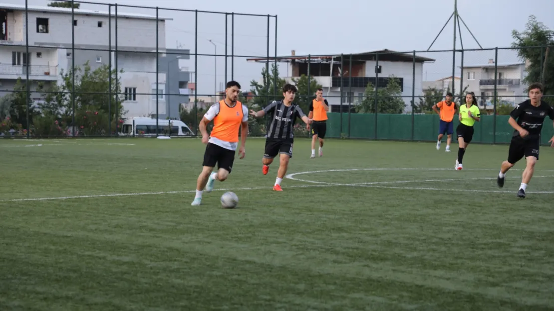 Gençlik Haftası Futbol Turnuvasında Şampiyon Karayazı Spor Oldu