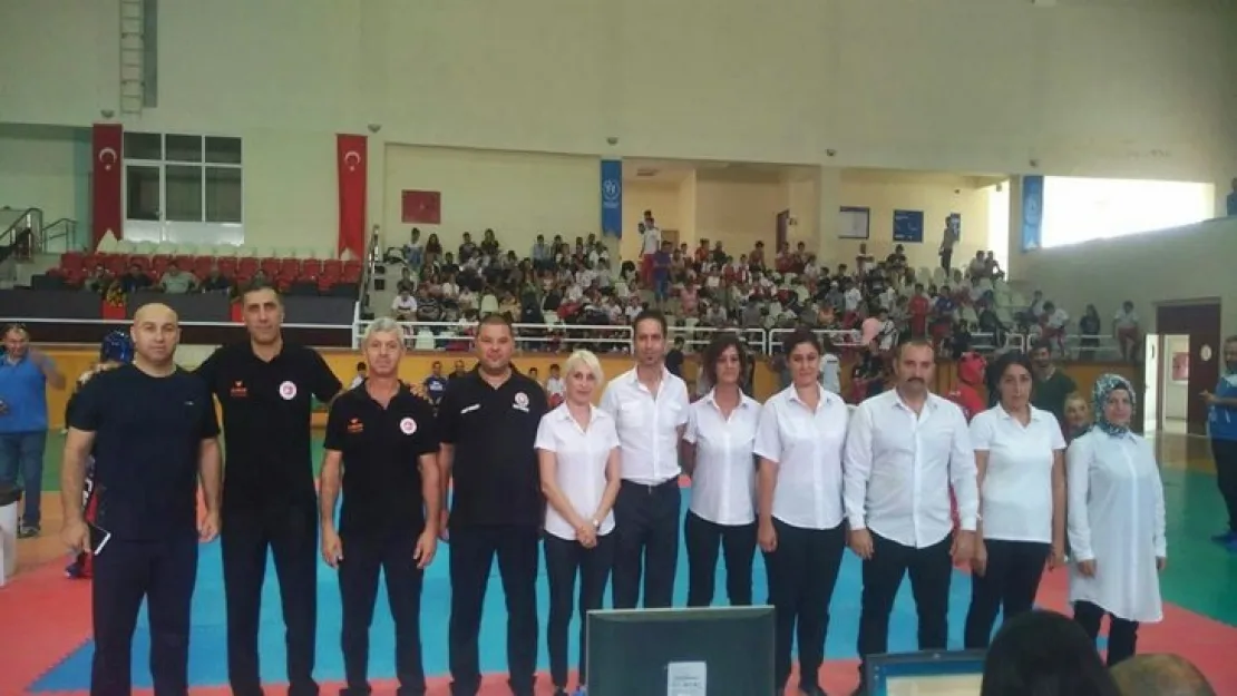 İzmir'e Kick Boks yapan sporcular Damga Vurdu