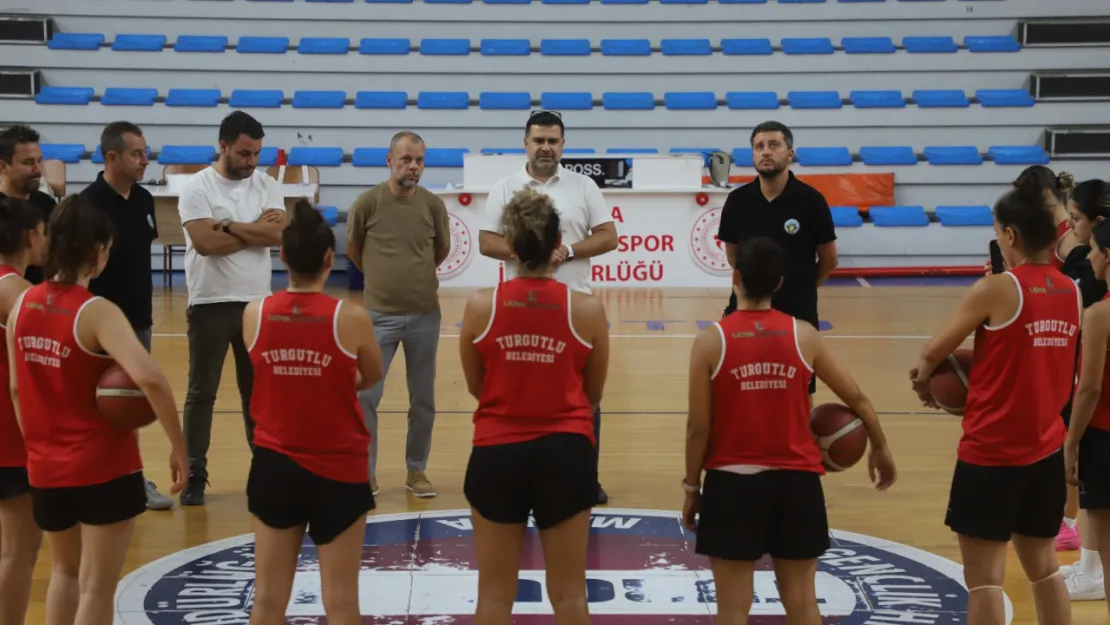 Kadın Basketbol Takımı Parkeye İndi