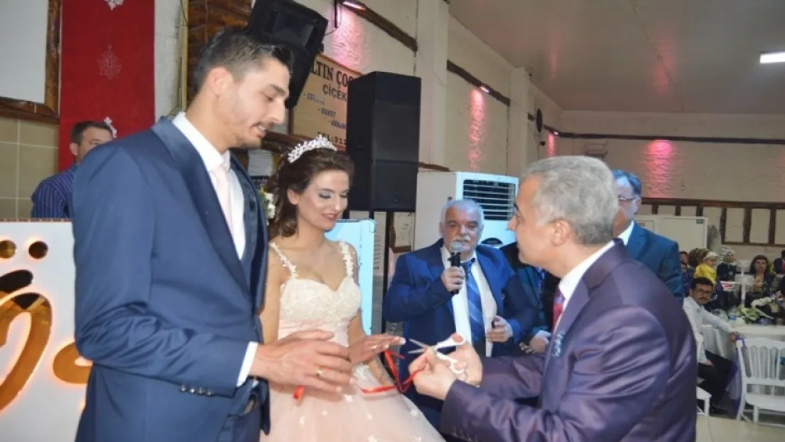 Altınmakas ve Kahraman Ailesinin mutlu günü Genç çiftin nişan yüzüklerini Turgutlu Kaymakamı taktı