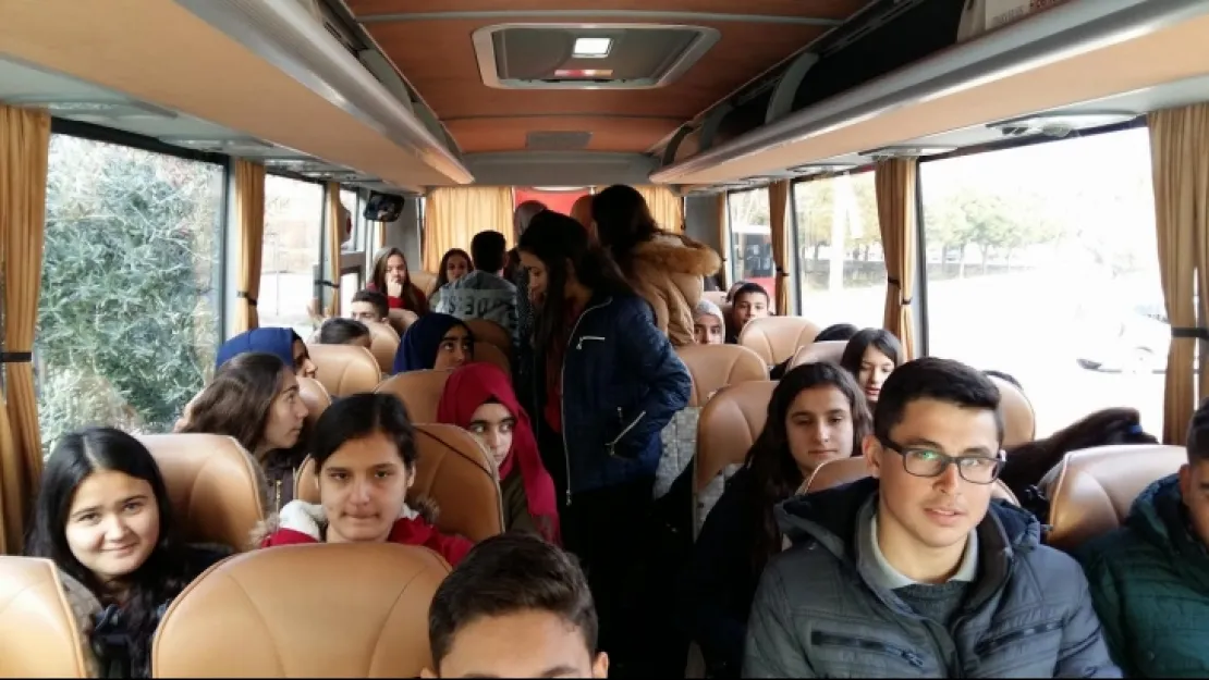 Büyükşehir Gölmarmaralı Öğrencileri Kitap Fuarına Taşıdı