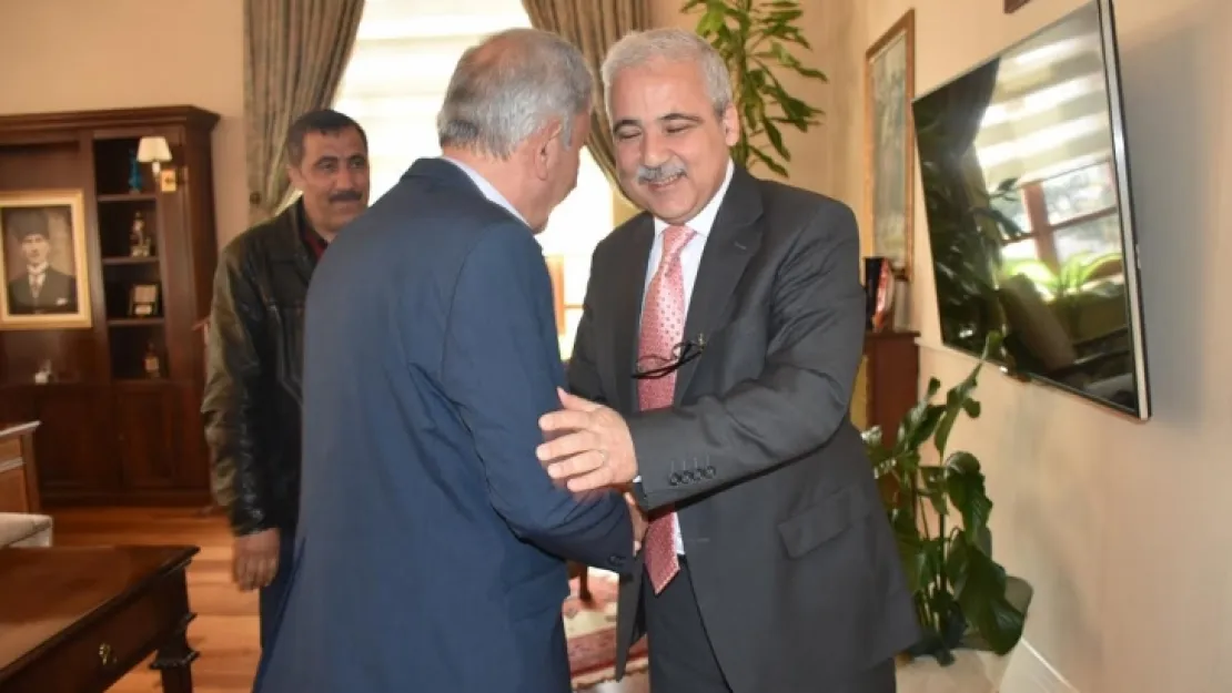 MANİSALI MUHTARLARDAN VALİ GÜVENÇER'E PROMOSYON TEŞEKKÜRÜ