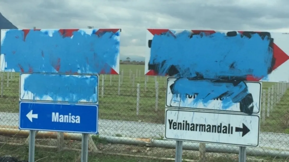 Yönlendirme Levhalarına Çirkin Saldırı