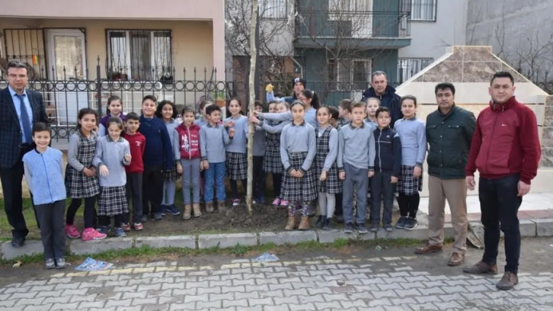 MİNİK BAHÇIVANLAR TOPRAĞI ÇOK SEVDİ