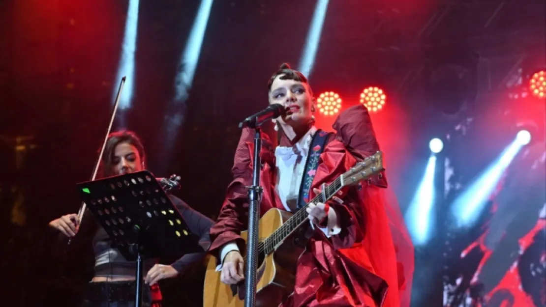 Manisa'da '29 Ekim Cumhuriyet Bayramı'nın 100'üncü Yıl Coşkusu Konserle Taçlandı