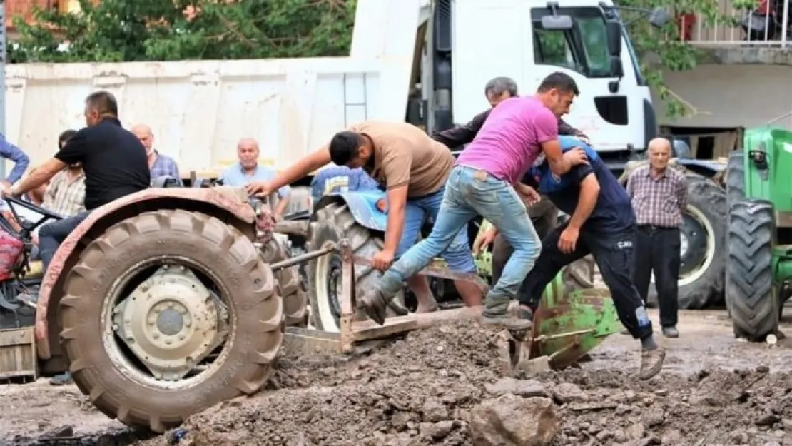 Manisa'da sel etkili oldu