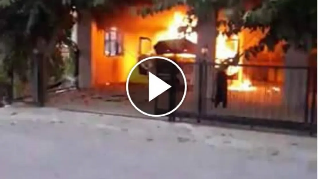 TURGUTLU'DA OTOMOBİL ALEV ALEV (VİDEO)
