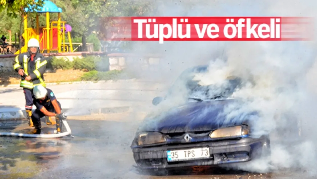 Seyir halindeki otomobil alev alev