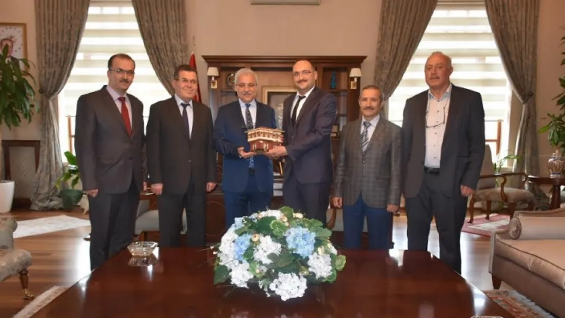 KULA İLİM YAYMA CEMİYETİ'NDEN VALİ GÜVENÇER'E ZİYARET