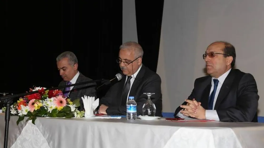 Vali Güvençer, Turgutlu'da muhtarlar toplantısına katıldı