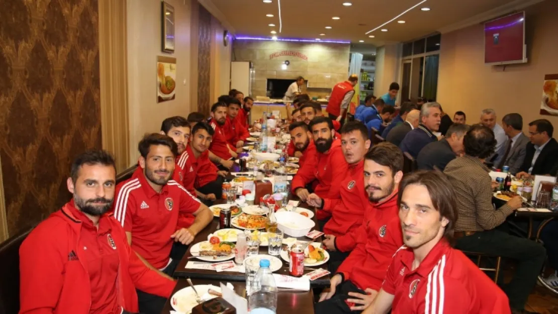 Turgutluspor'a Moral Yemeği