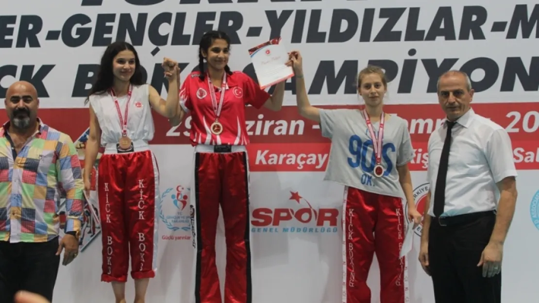 KİCK BOKS'A 3 MADALYA İLE DAMGA VURDUK