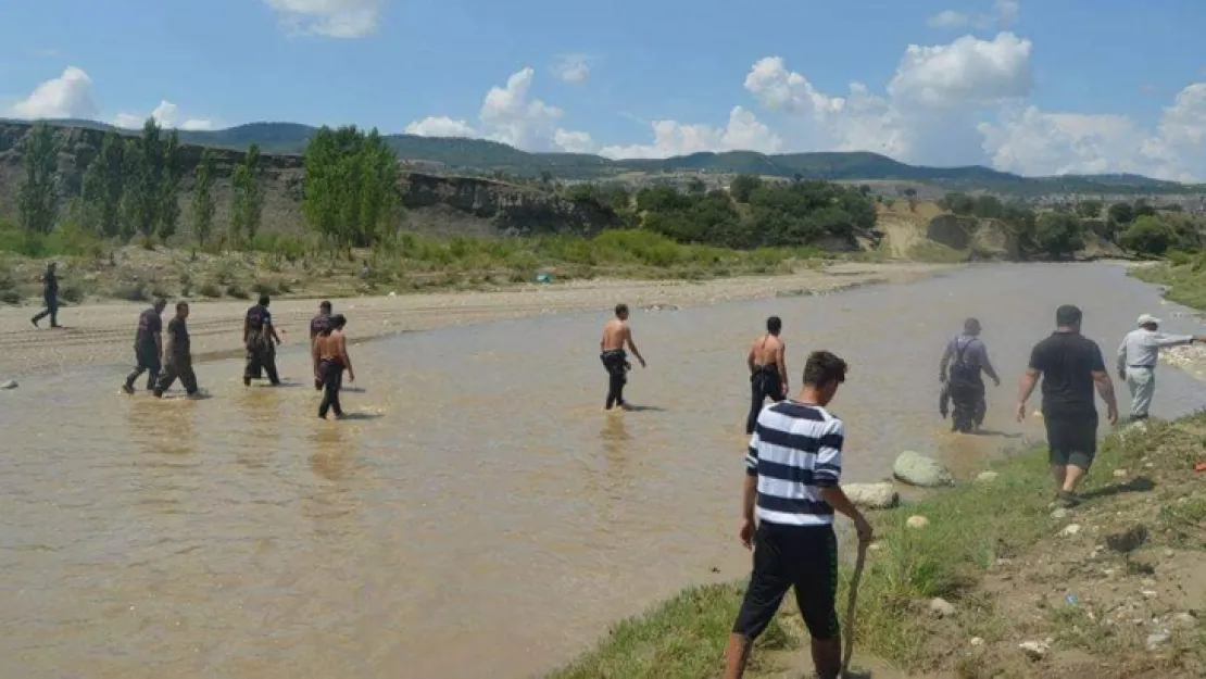 Selendi'de Arama Kurtarma Çalışmaları Devam Ediyor...