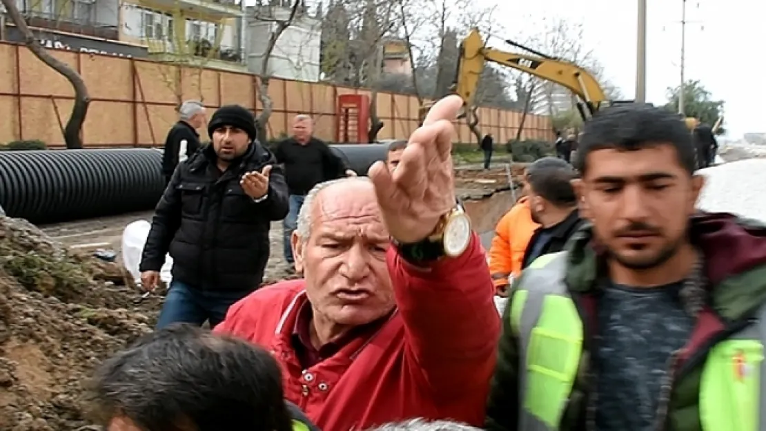 Kavşak Çalışanları Gazetecileri Darp Etti