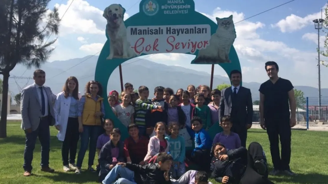 Koca Yürekli Öğrencilerden Barınağa Ziyaret