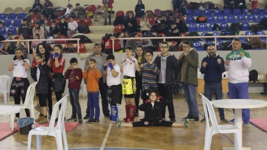 AHMETLİLİ SPORCULAR TURNUVAYA DAMGA VURDU