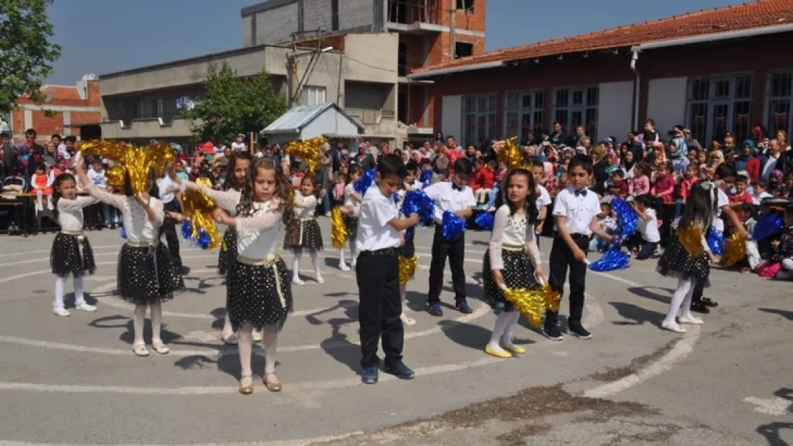 23 NİSAN TURGUTLU'DA COŞKUYLA KUTLANDI