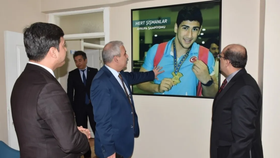 Manisa Valisi Güvençer , brifing aldı