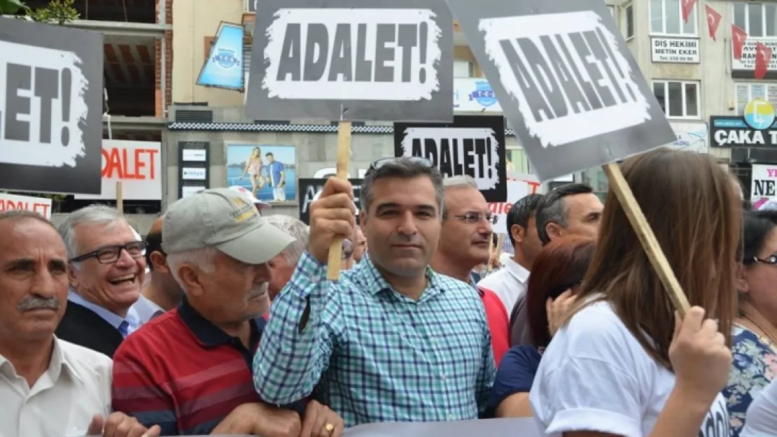 CHP'DEN 2 DAKİKALIK HAREKETSİZ EYLEM