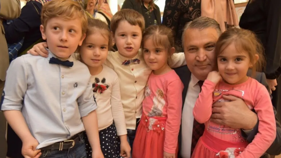 MİNİKLER ESERLERİNİ MAGNESİA'DA SERGİLİYOR 