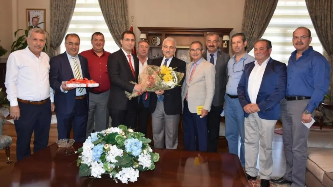 TURGUTLU ESNAFINDAN VALİ GÜVENÇER'E TEŞEKKÜR ZİYARETİ
