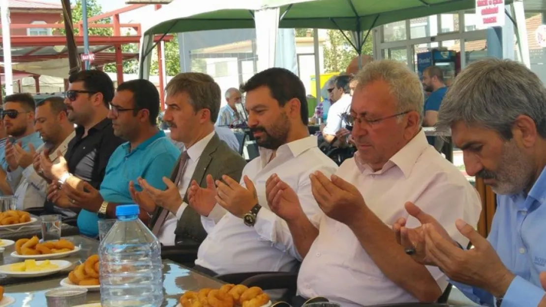 ÜLKÜCÜ ŞEHİTLER DUÂLARLA ANILDI